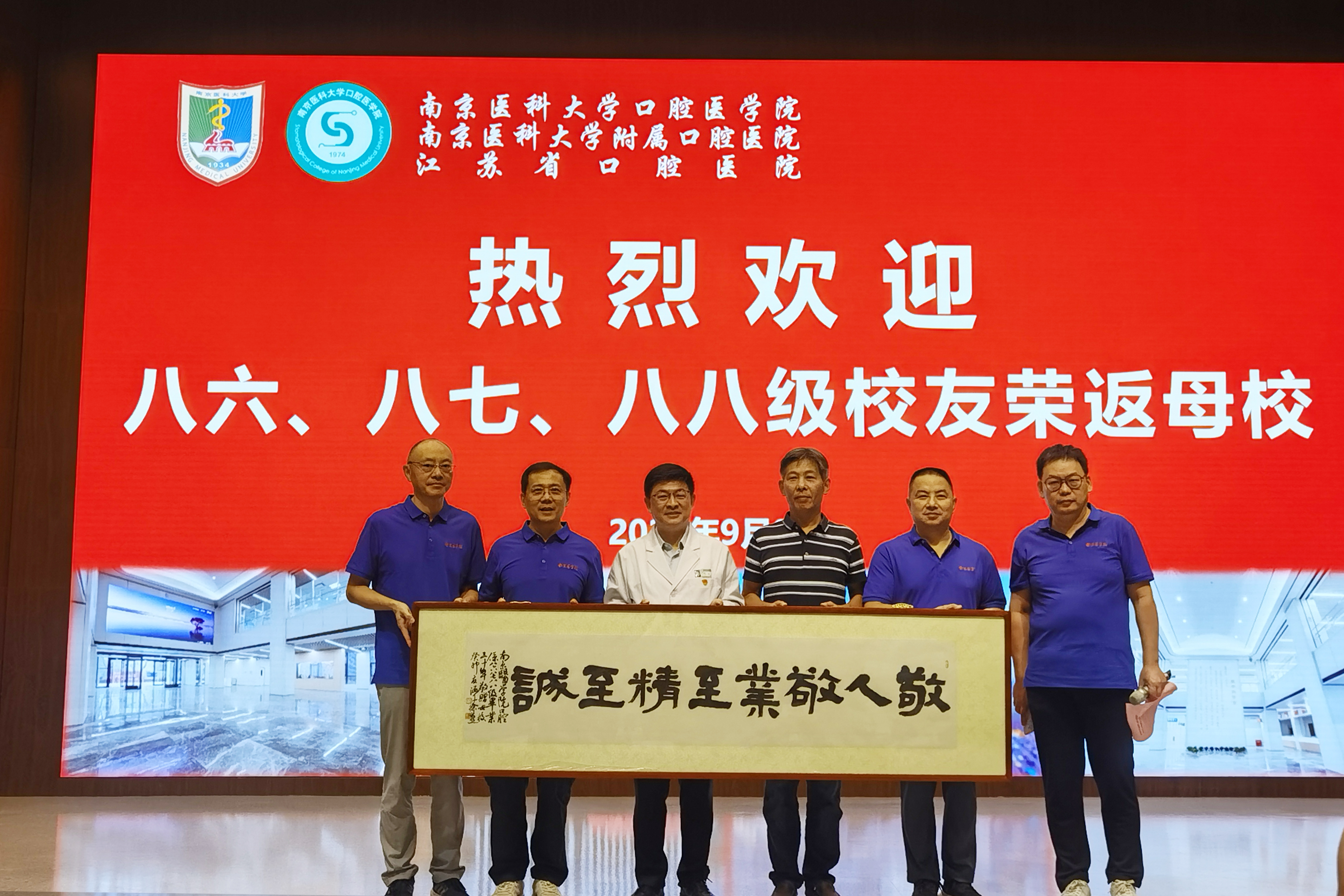 图片7：赠送纪念品.jpg