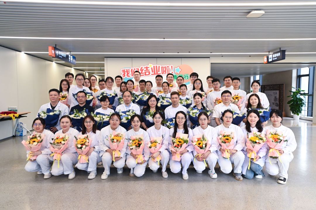 24年结业典礼合影.jpg